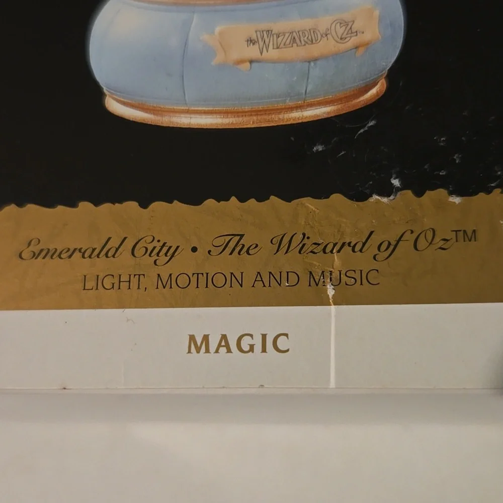 New Hallmart, Wizard of Oz, singing christmas ornament - Picture 3 of 10